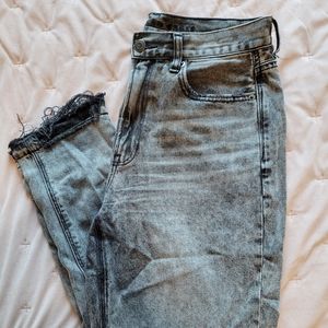 American Eagle Distressed Mom Jean